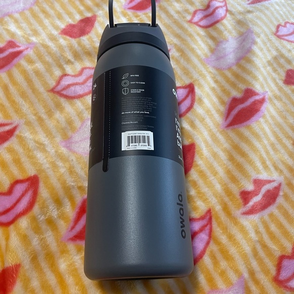 Owala - 32 oz Freesip - Limited Edition Color Drop - Picture 3 of 5